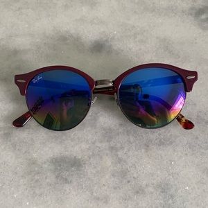 Purple mirrored RayBans with case.